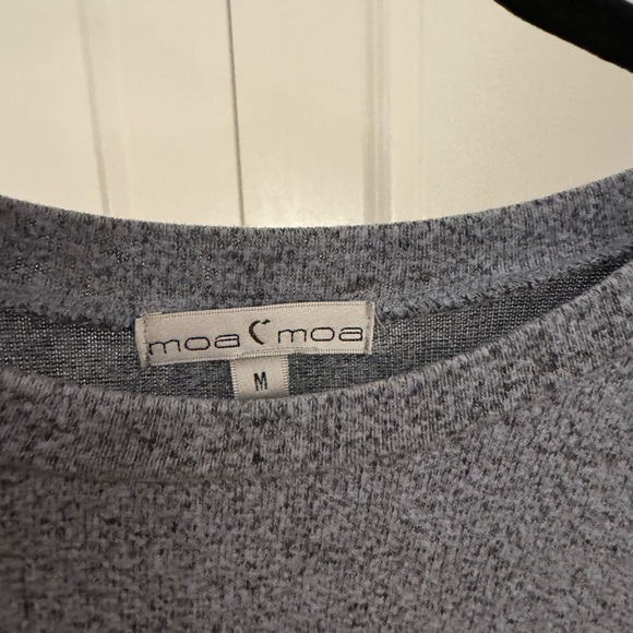 Cute light weight sweater - Picture 5 of 5